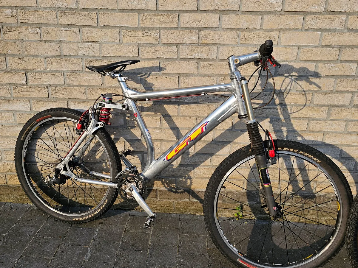GT LTS 1998 view 4