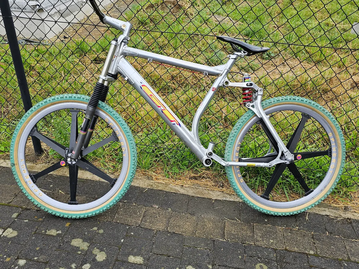 GT LTS 1998 view 6