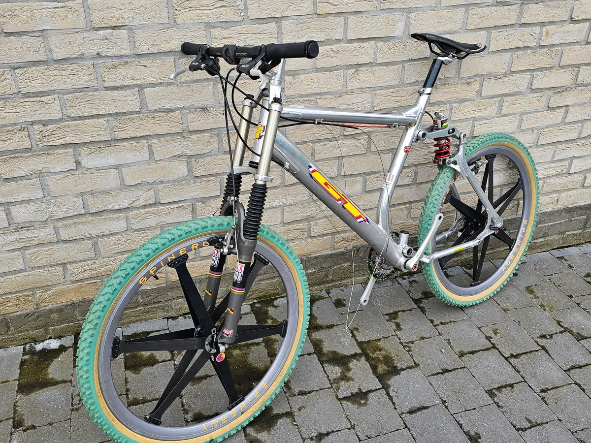 GT LTS 1998 view 14