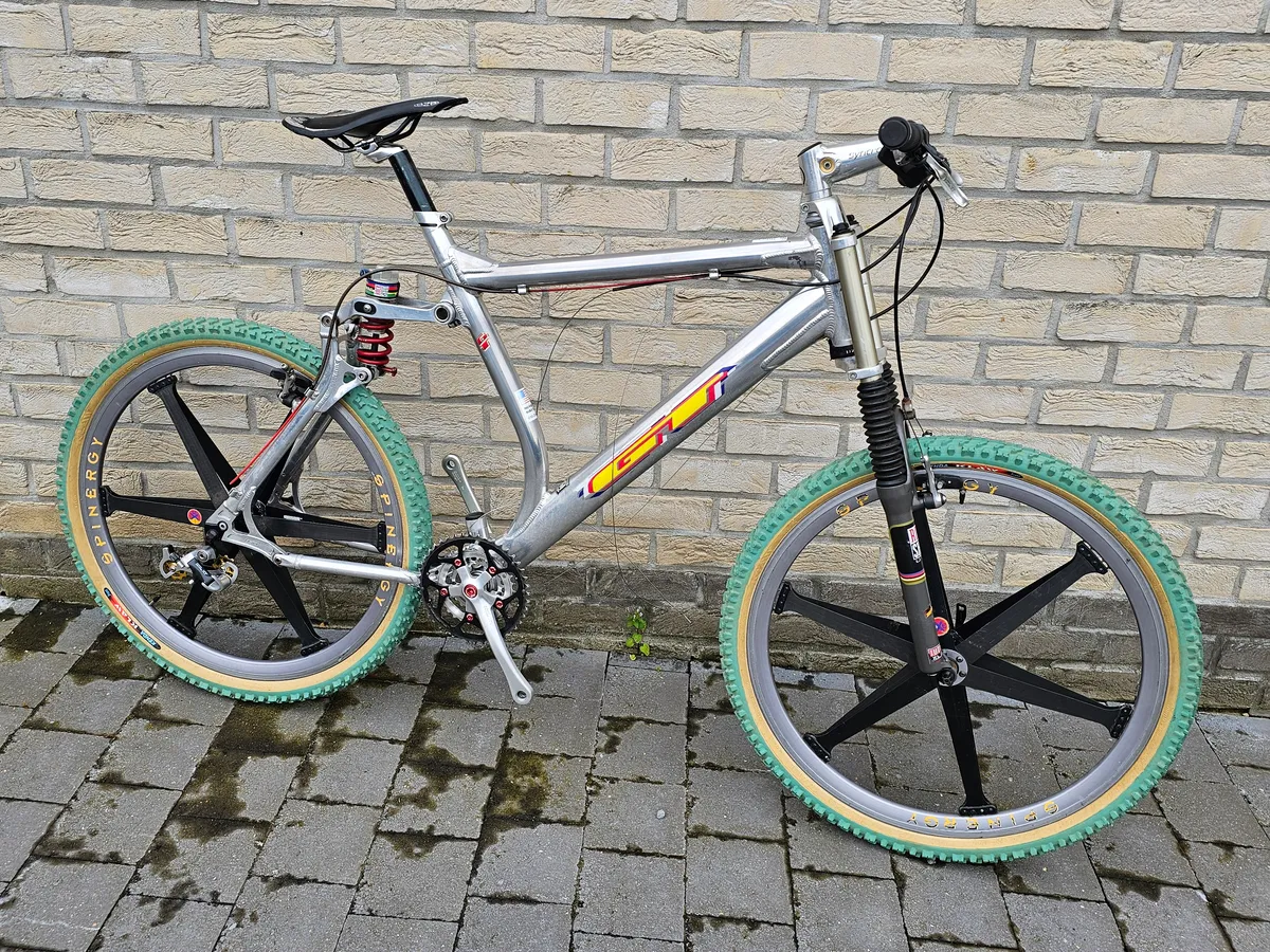 GT LTS 1998 view 15