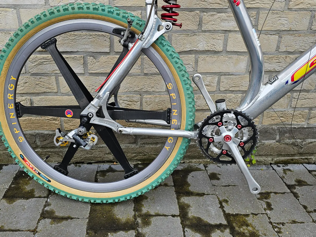 GT LTS 1998 view 16
