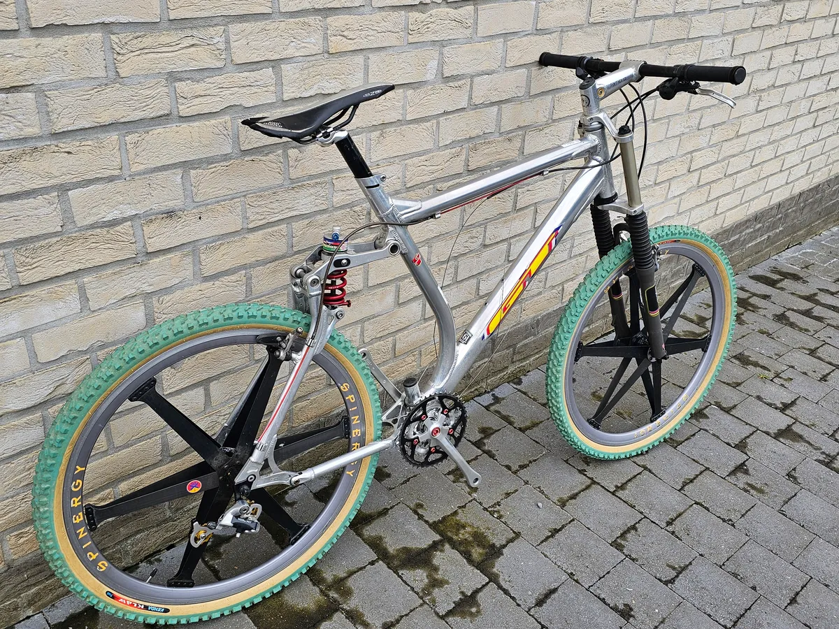 GT LTS 1998 view 17