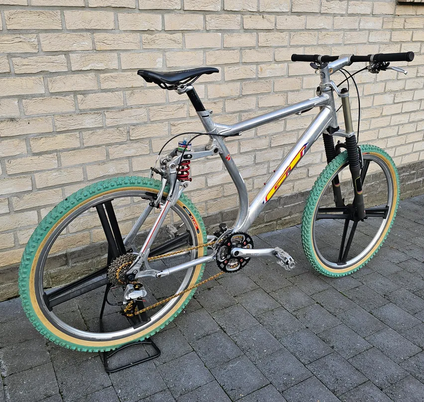 GT LTS 1998 view 18