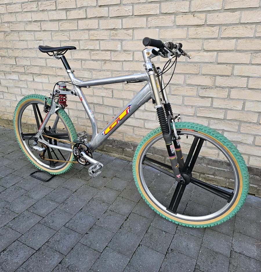 GT LTS 1998 view 19