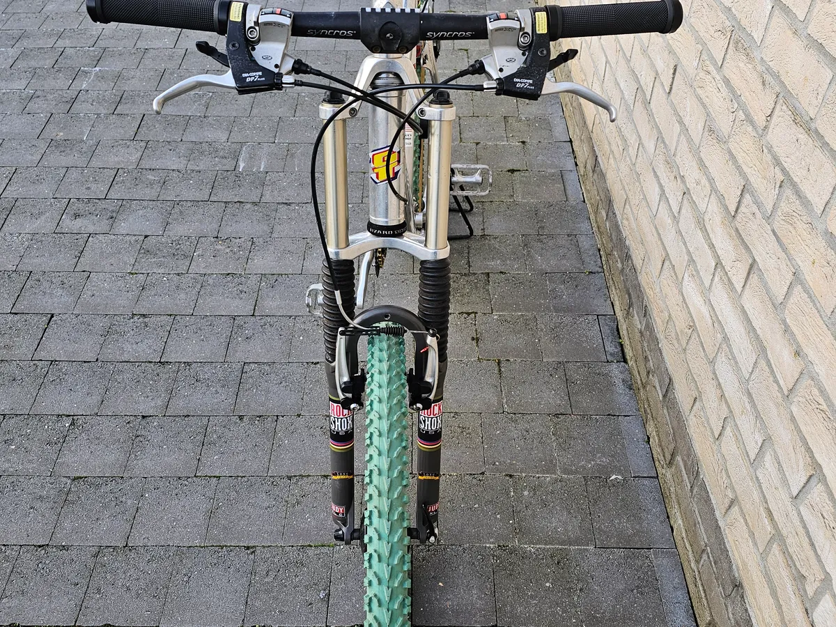 GT LTS 1998 view 22