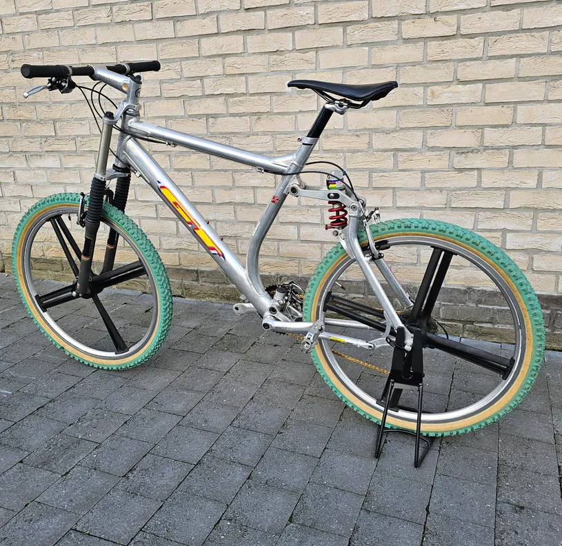 GT LTS 1998 view 24