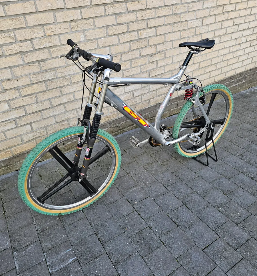 GT LTS 1998 view 25