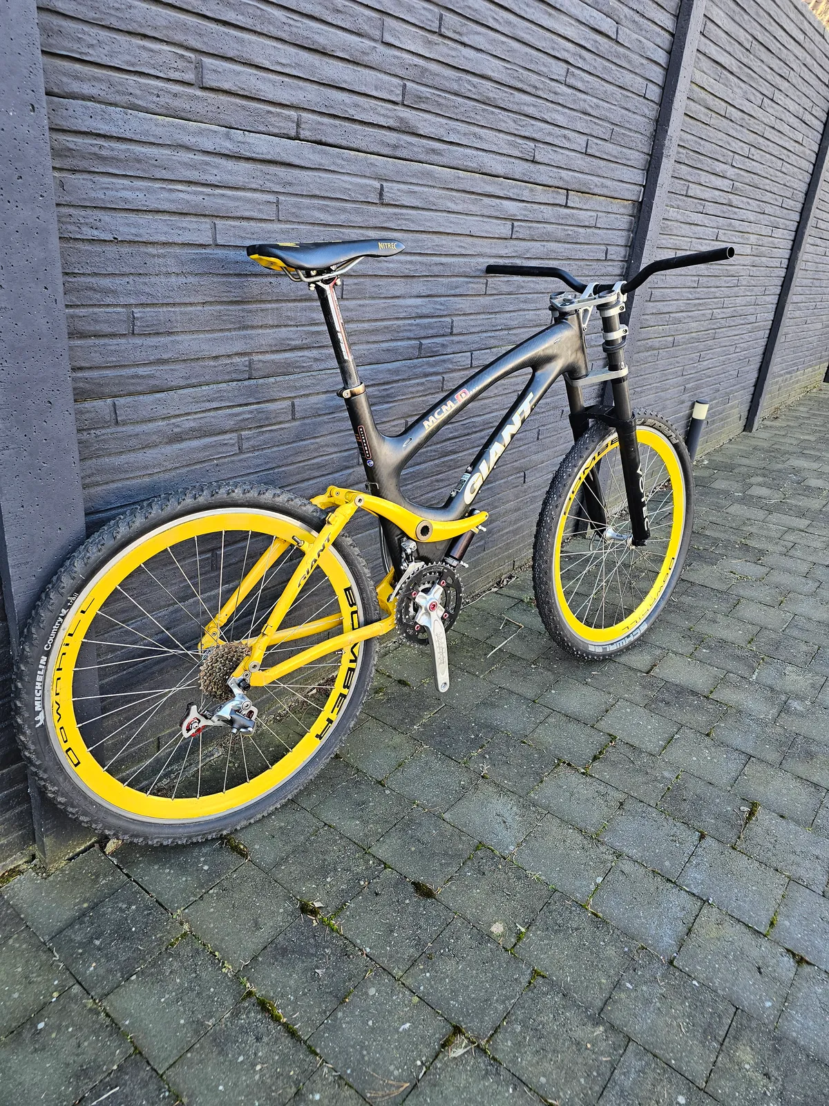 Giant MCM 990 1997 view 4