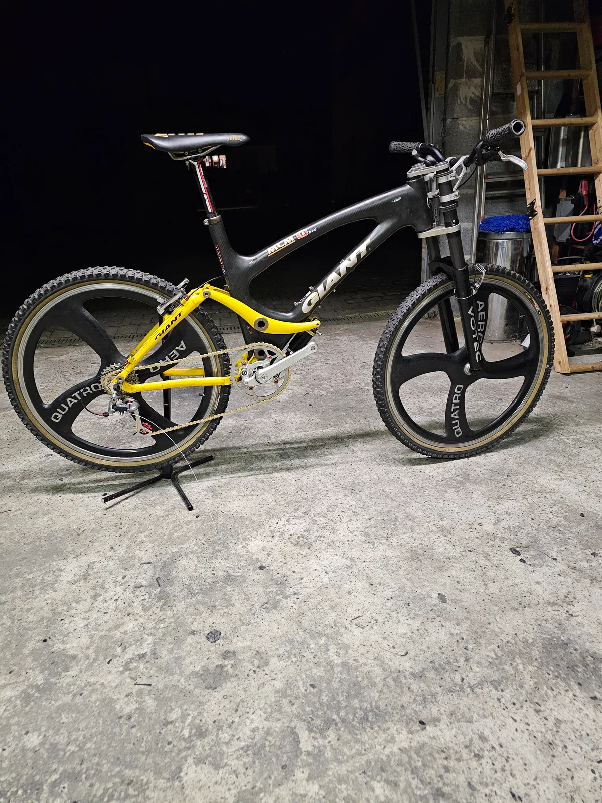 Giant MCM 990 1997 view 9