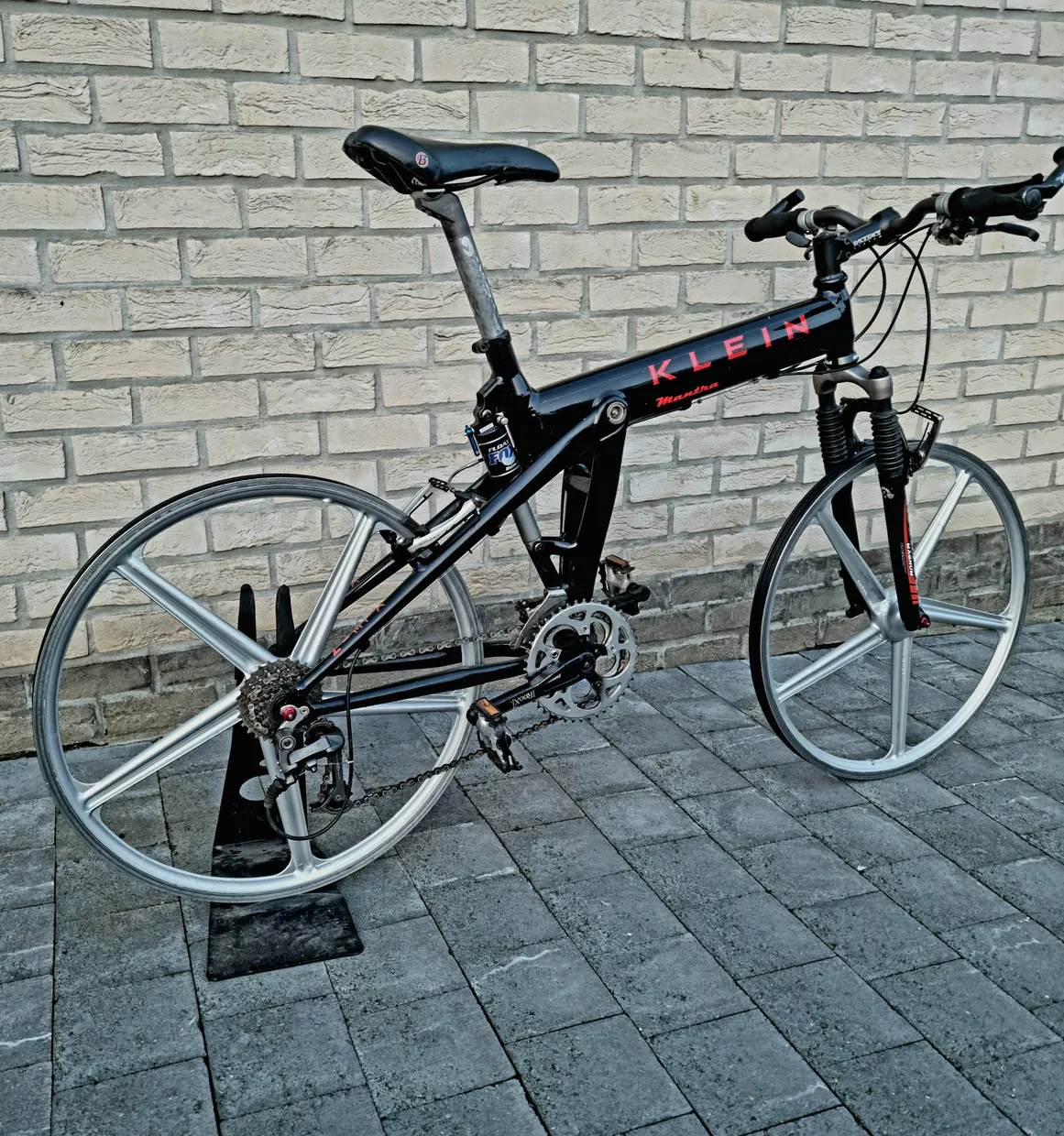 Klein Mantra 1996 view 3